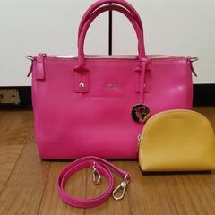 フルラ(FURLA)のバッグ＋フルラのポーチのセットになります。