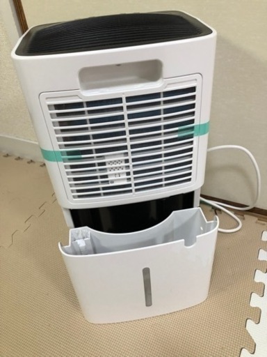 \u003c交渉中\u003e\u003e除湿機　(５回程度の使用のため美品です)