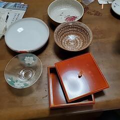 抹茶茶碗夏ようです。あとはほとんど使っていませんが和菓子を入れました。