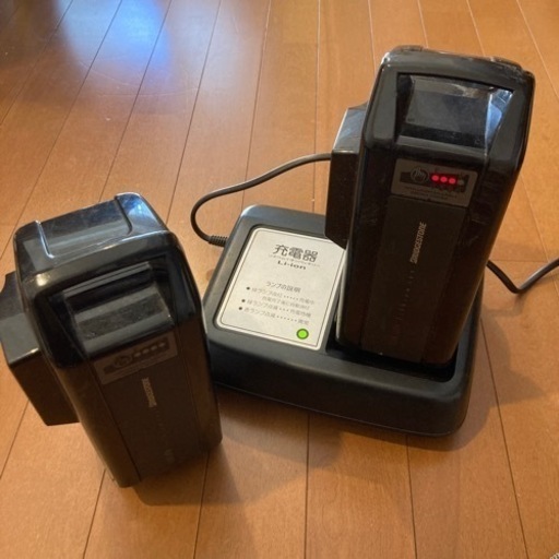 ブリヂストン バッテリー2個、充電器