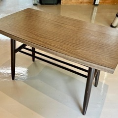レトロな木材テーブル