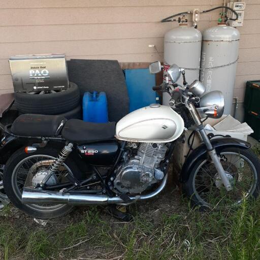 取引中　スズキ　ST250 　不動車　レストアベース　部品取りなどにどうぞ