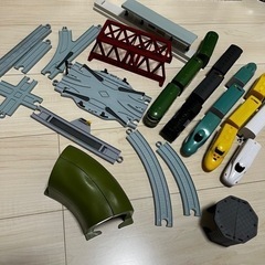 電車、車、新幹線のおもちゃ(写真3枚あり)