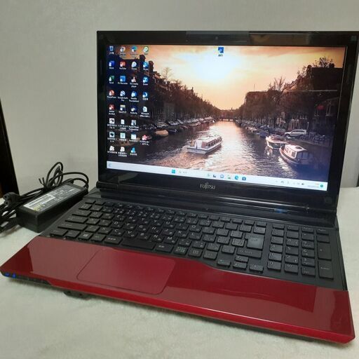 【取引中です】FUJITSU　LIFEBOOK　15インチ　i7　8GB　SSD（256）　Office2021　カメラ　Wi-Fi　テンキー付き　Windows11