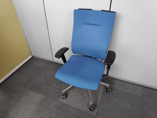 イトーキ　スピーナチェア　メタルフレーム　可動肘置き付き　事務椅子　青『良品中古』