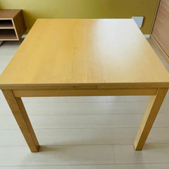 IKEA製　ダイニングテーブル　伸長タイプ！