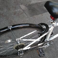 クロスバイク ASTROIA 6段変速  オートライト 泥除け ホワイト 配送無料
