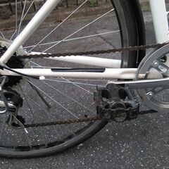 クロスバイク ASTROIA 6段変速  オートライト 泥除け ホワイト 配送無料