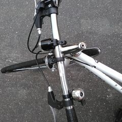 クロスバイク ASTROIA 6段変速  オートライト 泥除け ホワイト 配送無料