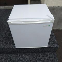 小型冷蔵冷凍庫　(⁠^⁠^⁠)