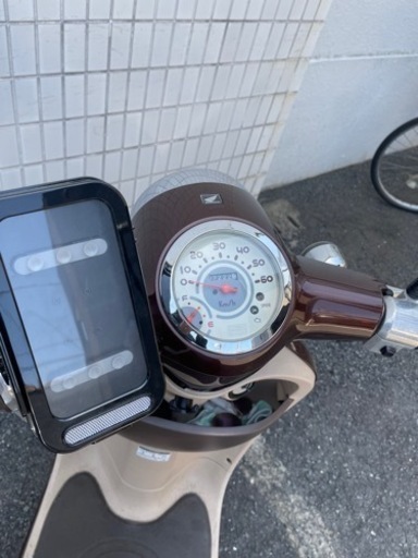 走行距離7300 画像にて確認お願いします。 ミラー純正　両方ついています。 低走行車両 自賠責7年2月まであります。 少しの外装のキズありますが、全体的に綺麗です。 オイル交換済み ウインカー両方良好。 シート破れなし綺麗な状態です 走行距離7300 画像にて確認お願いします。 ミラー純正 両方ついてい