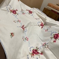 刺繍　テーブルクロス　約105×136cm