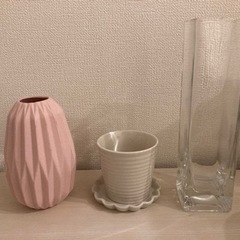 花瓶2つ 小さい植木鉢1つ