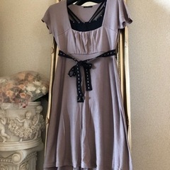 新品❣️ラインの綺麗なワンピース