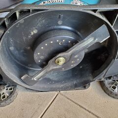 マキタ 充電式芝刈機 MLM432DPG2 2回だけ使用しました