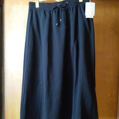⭕(82)タグ付き新品未使用　LLサイズ　黒色　スカート