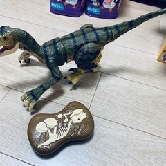 取引中、恐竜のラジコン