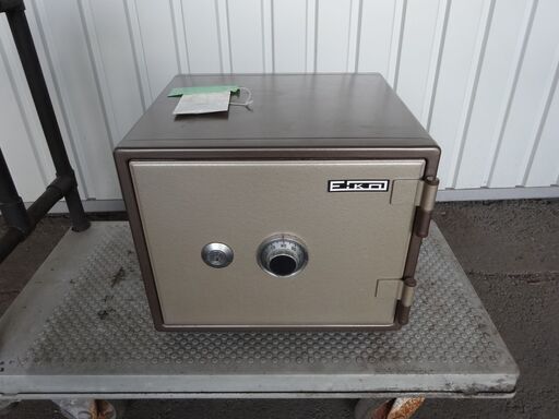 【お買い上げありがとうございました】耐火金庫 　鍵×2 　ナンバーあり　問題なく使えます　ek-221g