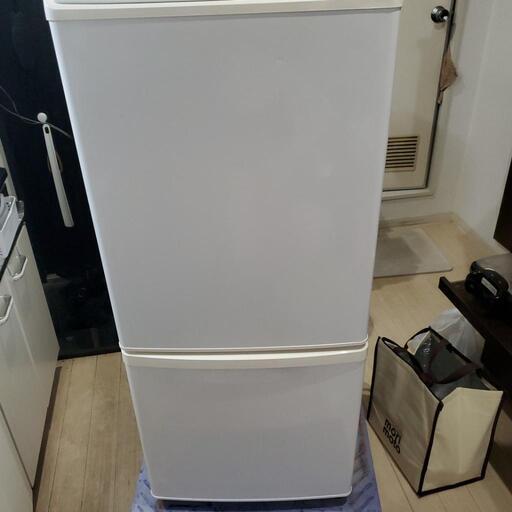 2011年製 パナソニック 138L 2ドア パーソナルタイプ 冷蔵庫 ホワイト NR-B143W-W\n\n
