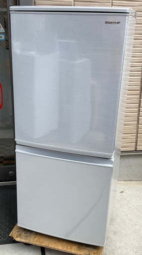 【RKGRE-182】特価！シャープ/137L 2ドア冷凍冷蔵庫/どっちもドア/SJ-D14F-S /シルバー系//中古品/2020年製/当社より近隣無料配達！