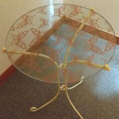 円形ガラス　サイドテーブル　ピンク蝶々模様 可愛いい