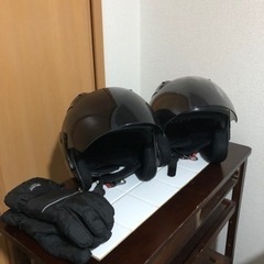 バイクのヘルメット、手袋