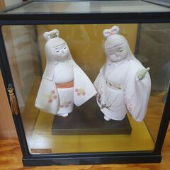ガラスケース入り　陶器の日本人形　Japanese dolls ...