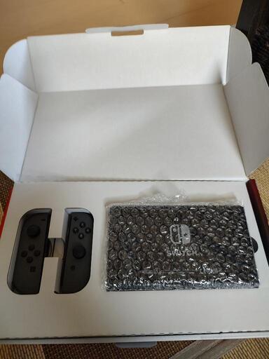 8/13迄 投稿。再値下げ「任天堂 ニンテンドースイッチ グレー 本体 Nintendo Switch 完全動作品 新型 バッテリー拡張モデル 2022年購入 箱・付属品付き　初期化済み　美品（HAD-S-KAAAA）