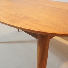 karimoku(カリモク家具)のDD5157 ウォールナット材 ダイニングテーブルです。動線を確保できる半円形の食堂テーブル。落ち着いた色合いがやさしい空間に。北欧風や和モダンなどにオススメ。DG323
