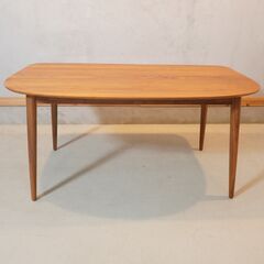 karimoku(カリモク家具)のDD5157 ウォールナット材 ダイニングテーブルです。動線を確保できる半円形の食堂テーブル。落ち着いた色合いがやさしい空間に。北欧風や和モダンなどにオススメ。DG323