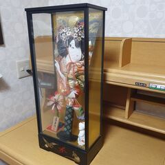 ガラスケース入り　羽子板 Japanese doll (Hago...