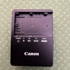 【ネット決済・配送可】Canon カメラ充電器　純正