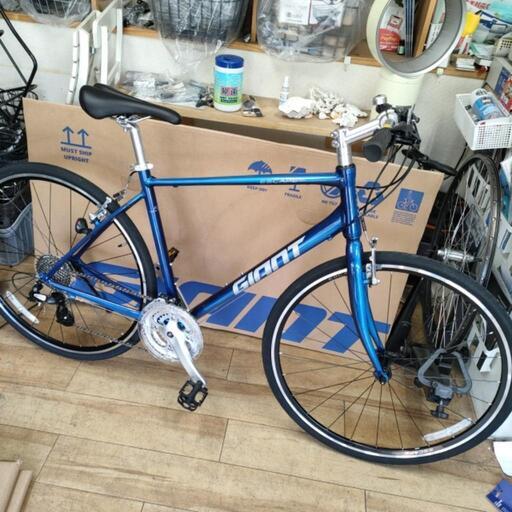 [受渡し完了しました] 今年クロスバイクを買った人ごめんなさい。GIANTの定番エスケープR3の現行モデルが特価放出されました。約35%引きです。 GIANT ESCAPE R3 LTD Mサイズ ブルートーンです。
