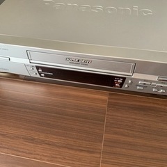 故障品　Panasonic VHSビデオデッキ NV-HXB10