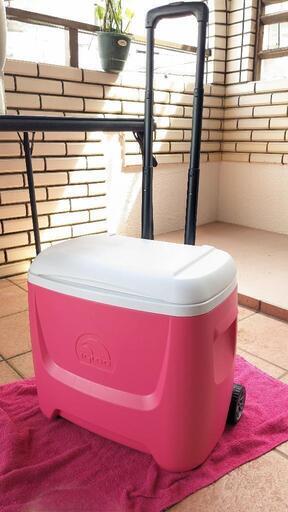 iglooクーラーBOXキャスター付き(pink✕white)26L
