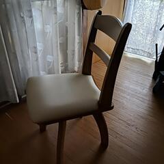 きれいな椅子です。２脚で、500円です。