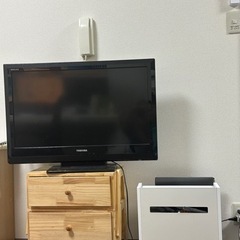 TOSHIBA テレビと置き台2つ