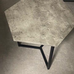 コンクリート調のサイドテーブル