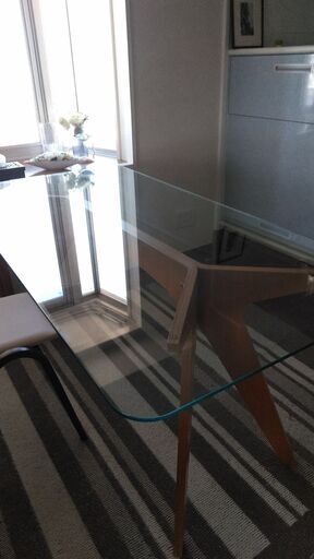 【デザイナーズ家具】ガラス天板ダイニングテーブル