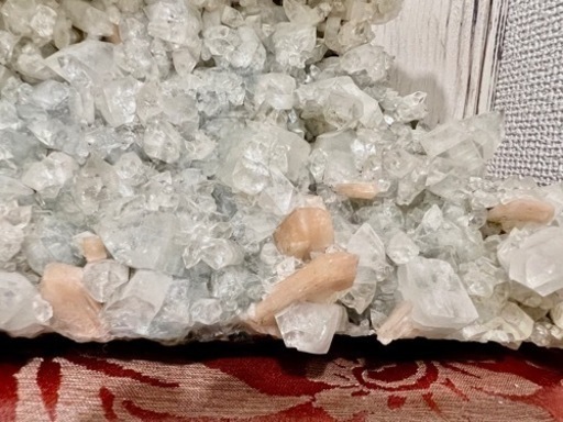 天然石 アポフラィラィトクラスター（魚眼石）