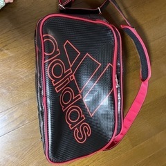 adidasのスポーツバッグ