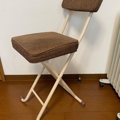 折り畳み椅子　チェア　クリーム色