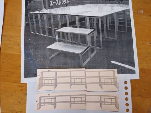 値下げ。格安中古短期使用　高級アルミニウム製ステージ・ひな壇・階段・写真台・観覧席等　共用品。アルミで軽量・強靭・組立簡単な、昭和アルミ・パックス工業製品。　①ひな壇　最大３段（地面共４段）ｗ８１０ｄ１２０ｈ９０（ＯＲ６０）ｃｍ、９連結。②ステージ・９０ｃｍ高　最大ｗ５４５ｄ３６０ｈ９０ｃｍ　階段２台付き（6×6）。