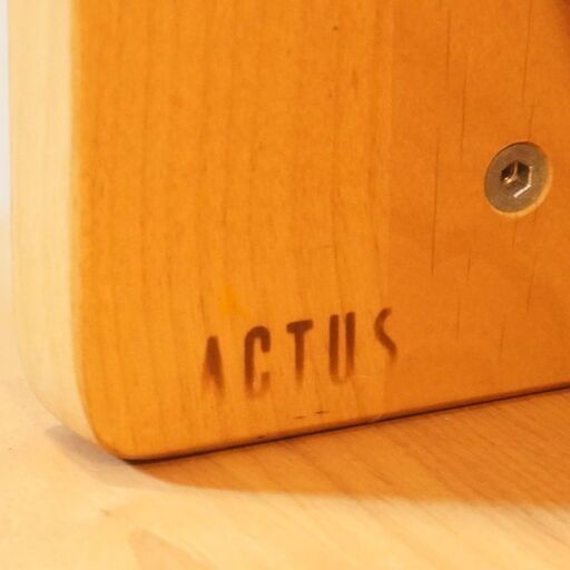 ACTUS(アクタス)で取り扱われていたアルダー材のデスクセットです。シンプルなデザインとナチュラルな雰囲気はお子様の学習机としてはもちろん事務机など末永くご使用頂けます♪/杉工場DG328