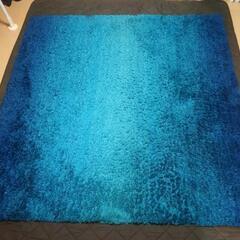 青いカーペット