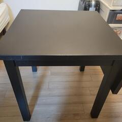 IKEAの横幅伸縮可能のダイニングテーブル