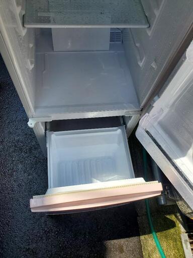 冷蔵庫、2段.2015年製品、配達無料サービス中
