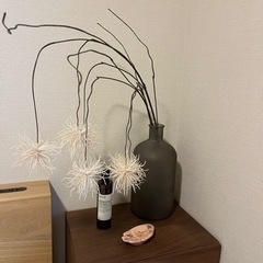 ザラホームの花瓶と造花
