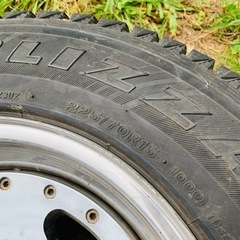 スタッドレス　225/70/R15 ブリヂストンブリザック