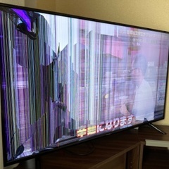 画面が割れたテレビ
